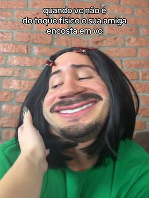 A post by @vittorfernando on TikTok caption: igual uma estátua 