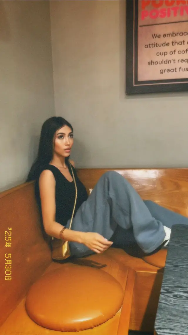 A post by @gehadhassann on TikTok caption: طب شوفو حلاوتها 😻🥀🤩