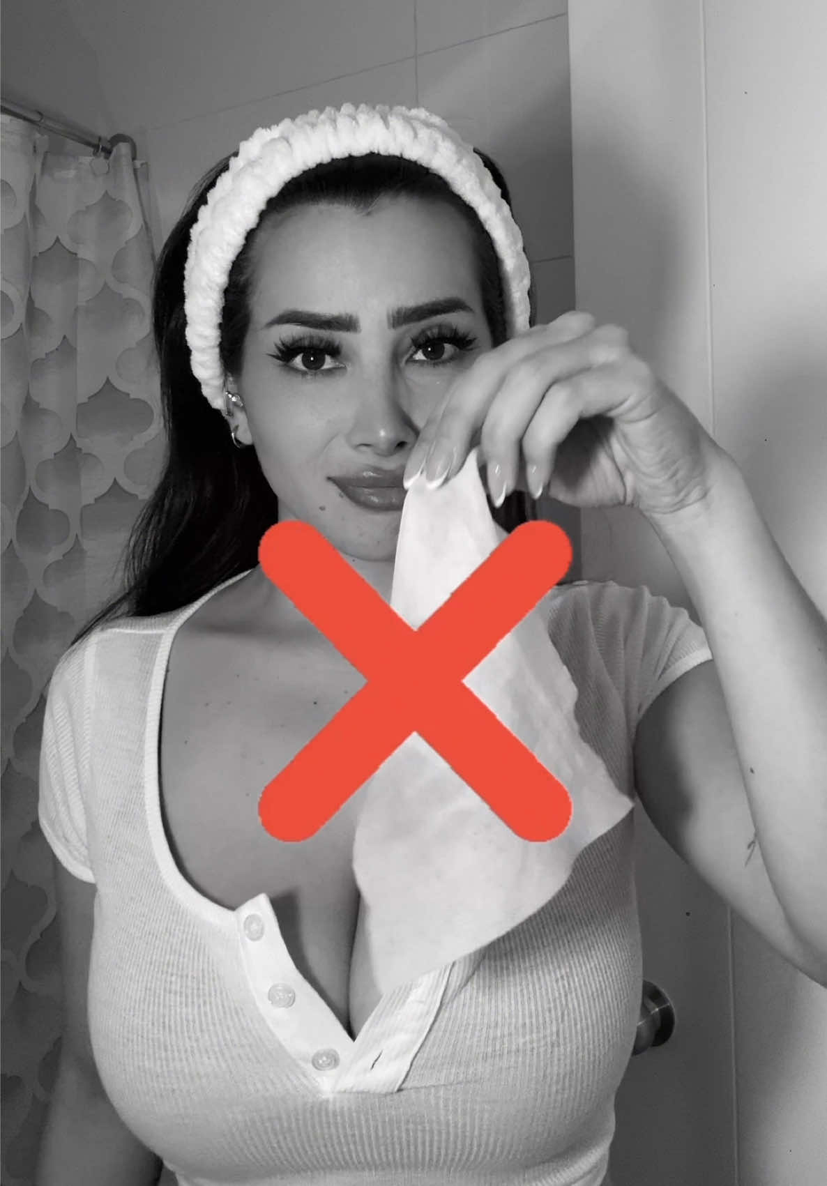 A post by @vaimonroe on TikTok caption: Doble limpieza para salvar mi barrera cutánea 🧖🏻‍♀️ Usas aceite limpiador o todavía usas toallitas? @iunik_us_official @iUNIK  #iunik #iunikcleansing #iunikcalendula #barrera #doblelimpieza #skincare #korean 