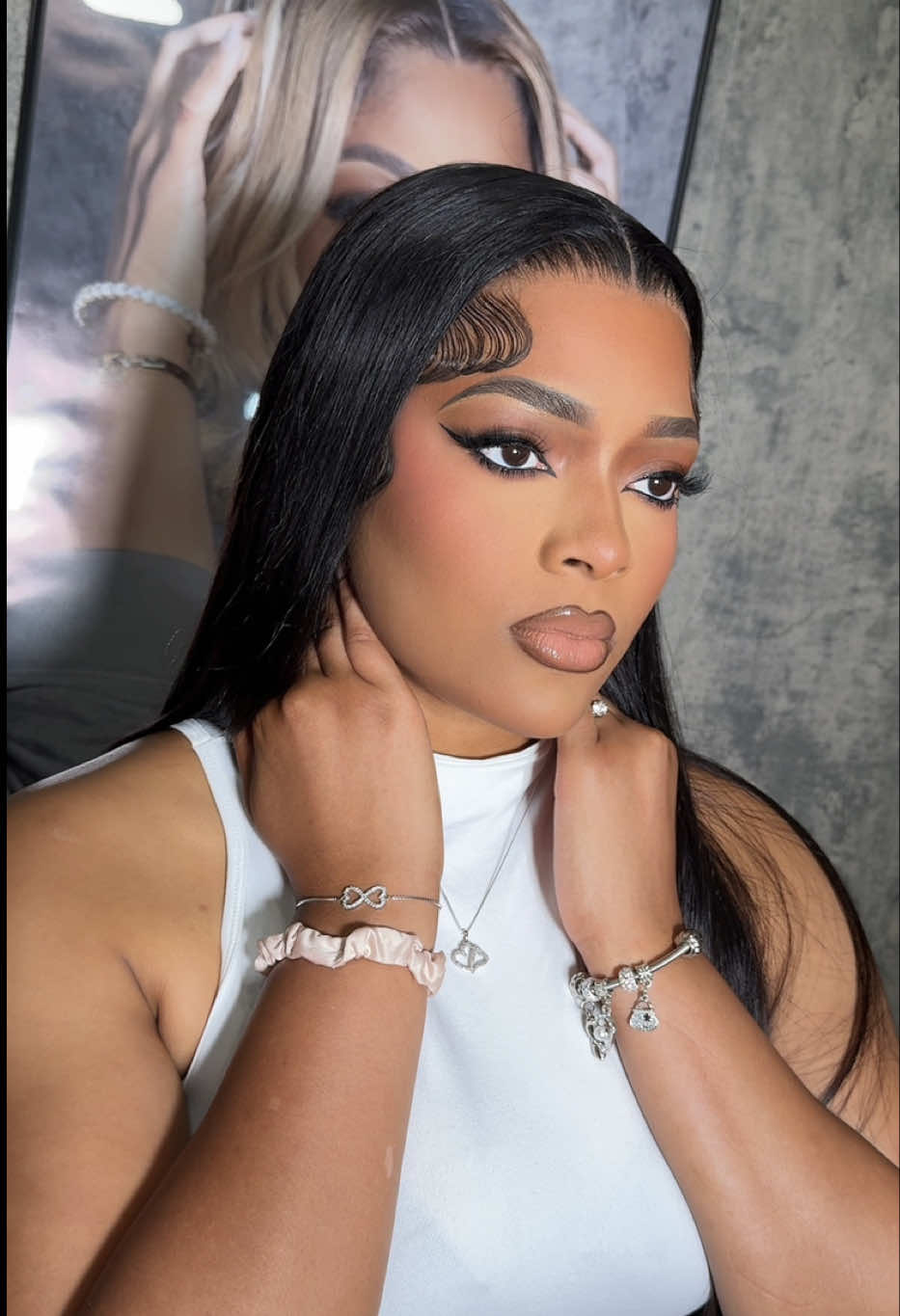 A post by @muaisyss on TikTok caption: Makeup Therpy episode ?!?!??  😍😍😍 follow my ig @ isyssmua to stay up to date w all future content and info, 1:1 classes are now available to book ! I'm a New Orleans MUA that works 7 days out of the week! Link in my bio to book #makeuptutorial #nolamua #neworleansmua #fyp #makeupartist #blackgirlmakeuptutorial