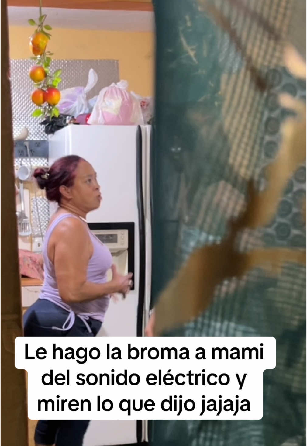 A post by @yomisantos7 on TikTok caption: Jajaja no se porque mami saltaba jajaja #fyp #fypシ #viral 