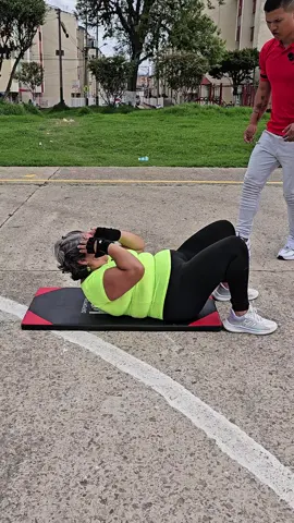 A post by @bajadepesoconmiguel on TikTok caption: Ejercicios para bajar abdomen   #ejercicio  #abdomen #quemagrasas