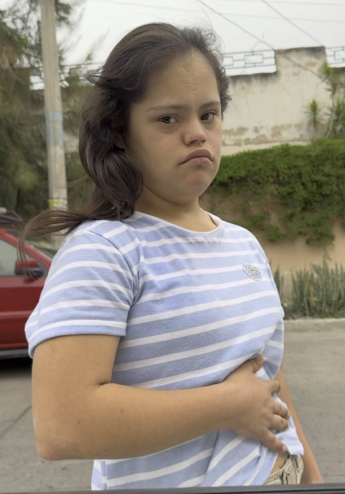 A post by @elhueleperron_ on TikTok caption: Lupe siempre se sale con la suya 😭 Dale “❤️” follow para más videos @La Buen Lupe #parati #viral #fyp #foryou #risa 