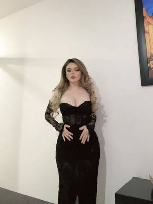 A post by @camilasanchhezoficial on TikTok caption: amamos! @DanielPerezMexico 🖤 #ootd #grwm 