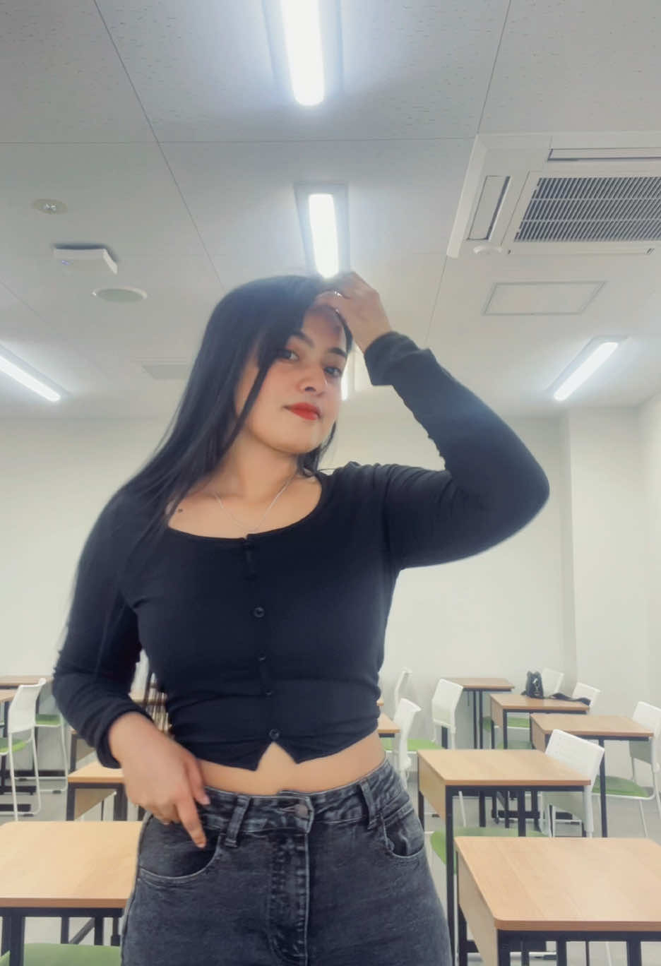 A post by @tharu2001__ on TikTok caption: හැමෝගෙම ලස්සන හීන හැබෑ වෙන්න ඕනෙ😍🔮🌹✨@🔥🥷 𝐂 𝐇 𝐀 𝐌 𝐈 𝐘 𝐀 🥷🔥 #foryoupage #viral #trending #viralvideo #fyp #srilankan_tik_tok🇱🇰 #foryou #fypage 