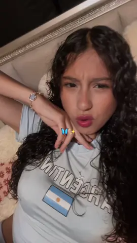 A post by @condesa044 on TikTok caption: Te vi con ella no puedes negar 😳