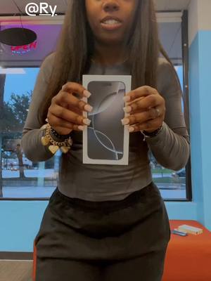 A post by @essessachee on TikTok caption: My homie @Ry got us right here at AT&T ‼️‼️ #thesherellhodge #essessache 