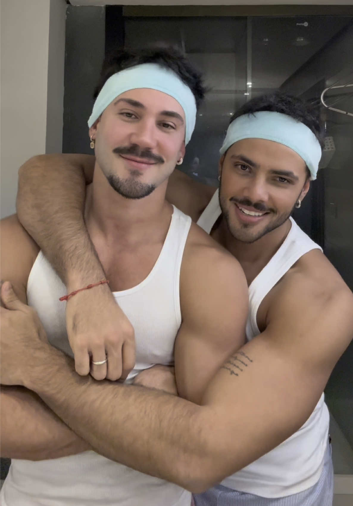 A post by @vittorfernando on TikTok caption: lovecare 💞