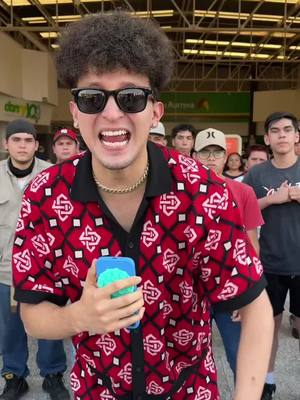 A post by @hotspanishmx on TikTok caption: El último en dejar de saltar gana $10,000 #fyp #parati 