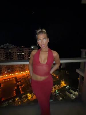 A post by @katieritchiie on TikTok caption: Out here in maimiiii