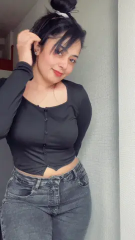 A post by @tharu2001__ on TikTok caption: Wow ලස්සනයි song එක🌹🔮❤️✨@🔥🥷 𝐂 𝐇 𝐀 𝐌 𝐈 𝐘 𝐀 🥷🔥 #foryoupage #viral #trending #viralvideo #srilankan_tik_tok🇱🇰 #pyf #foryoupageofficiall #viralvideo 