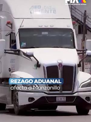 A post by @aztecanoticias on TikTok caption: #Colima | En Manzanillo, la ineptitud pone en jaque a uno de los puertos más importantes de México con millonarias consecuencias. Operadores de tráileres están viviendo un viacrucis en la aduana; son filas interminables de unidades que quieren ingresar para sacar mercancía importada al país pero desde el 15 de abril, tras la toma de posesión del nuevo administrador, hay un rezago en el despacho de los productos. "Está dando mucho de qué hablar el gobierno federal; se ocupan resultados para la gente", dice uno de los afectados. @ulisesgrajales con el reporte en #Hechos.  #AztecaNoticias #Noticias #TikTokInforma #TikTokMeHizoVer #LoViEnTikTok #viral_video #FIA #tendencia #News