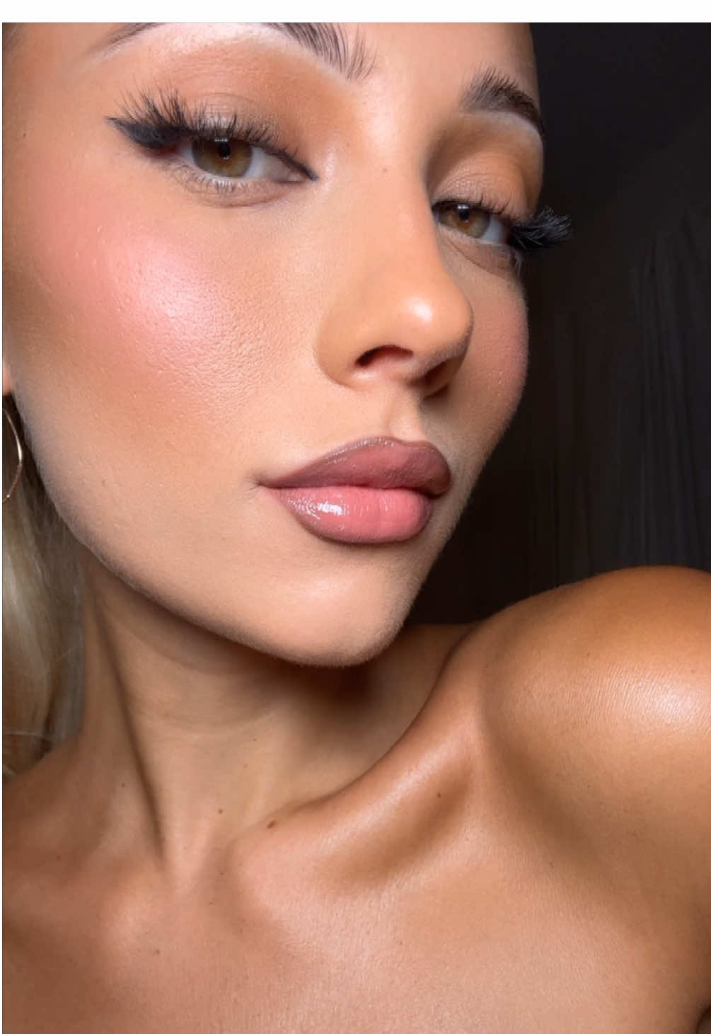 A post by @alexisfrasca on TikTok caption: how to overline your lips 🩷#makeuptutorial #lipcombo #makeuphacks 