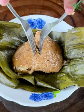 A post by @myaing94 on TikTok caption: မြိုင့်လက်ရာ ဝက်သားကောက်ညှင်းထုပ်#Myaing #FYP