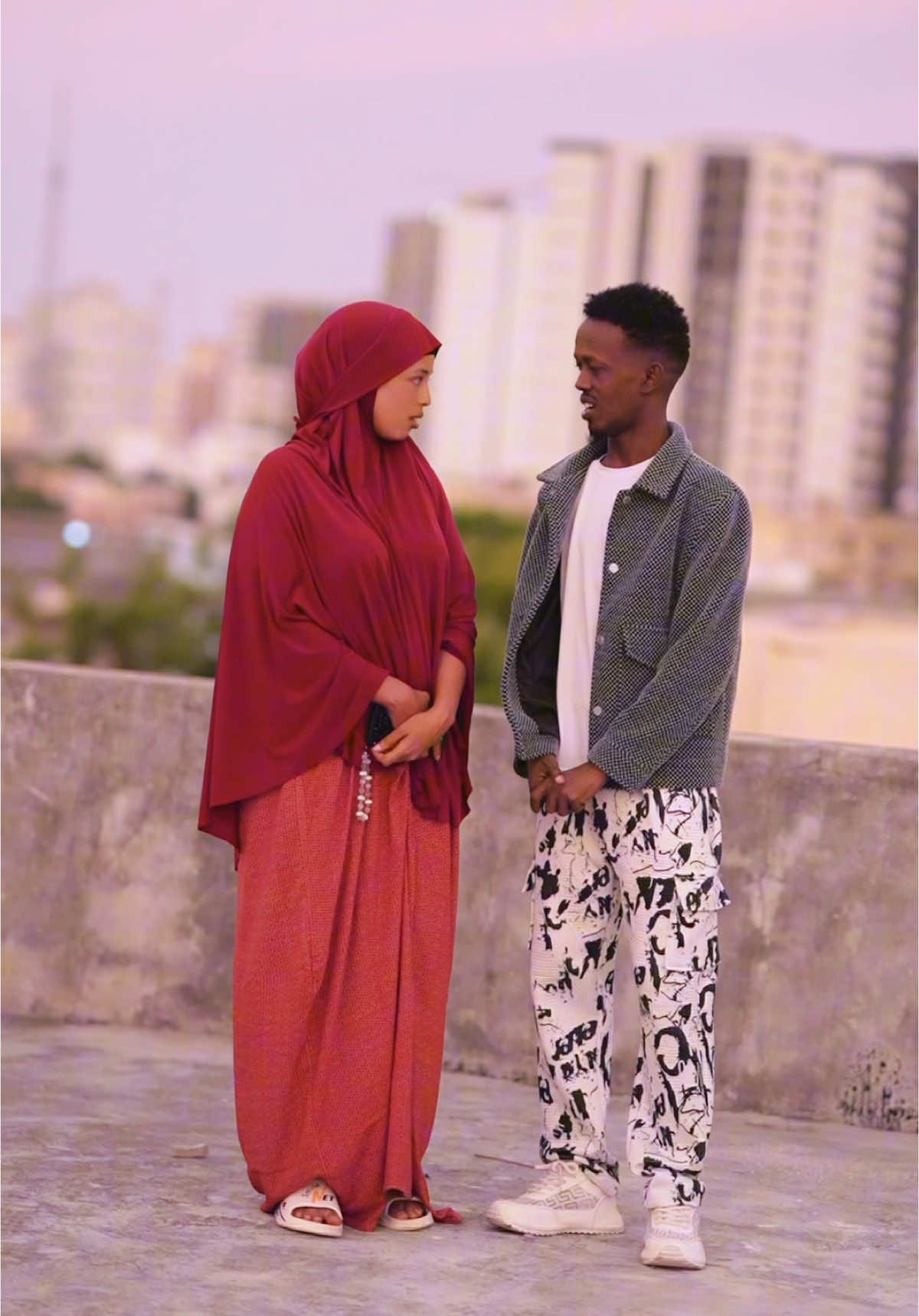 A post by @guxaaye on TikTok caption: @Samiir_boss @Madxawenah CIyal Xamar⚖️ @Mss socod 💃🏽🇸🇴🦋 @@wiilo___hassan @Nasteeho indho❤️ #team_jiiro_qabo #somalitoktok #trendingvideo @GUXAAYE BAYDHABO🇸🇴🦅 