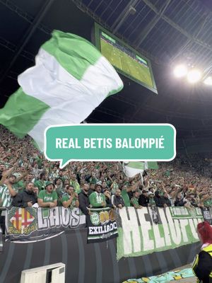 A post by @realbetisbalompie on TikTok caption: Presumimos el amor eterno por el Real Betis Balompié 💚🤍💚 #RealBetis #Afición #DeportesEnTikTok #tiktokfootballacademy 