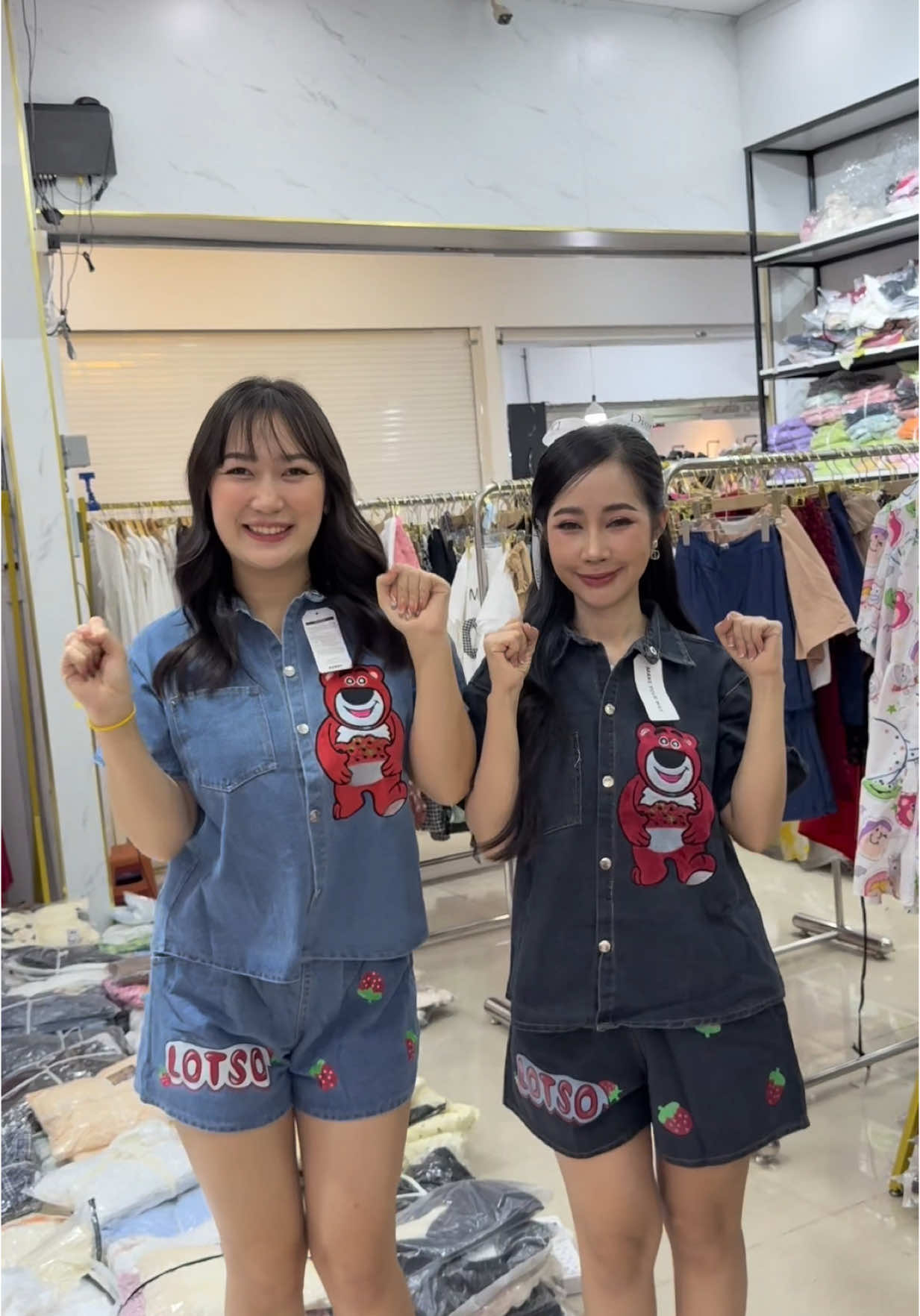 A post by @ on TikTok caption: @Mery house Fashion #ອາລິສາເດີ້❤️🤗 #ຊື້ເສື້ອຜ້າ #ຊ໋ອບປິງຮ້ານmeryhouse #ເສື້ອຜ້າງາມໆ #ຊຸດງານຫວຽດ #ໂປຣໂມຊັ່ນ 
