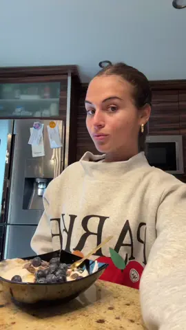 A post by @danielleloyf on TikTok caption: Another day, another review🍎