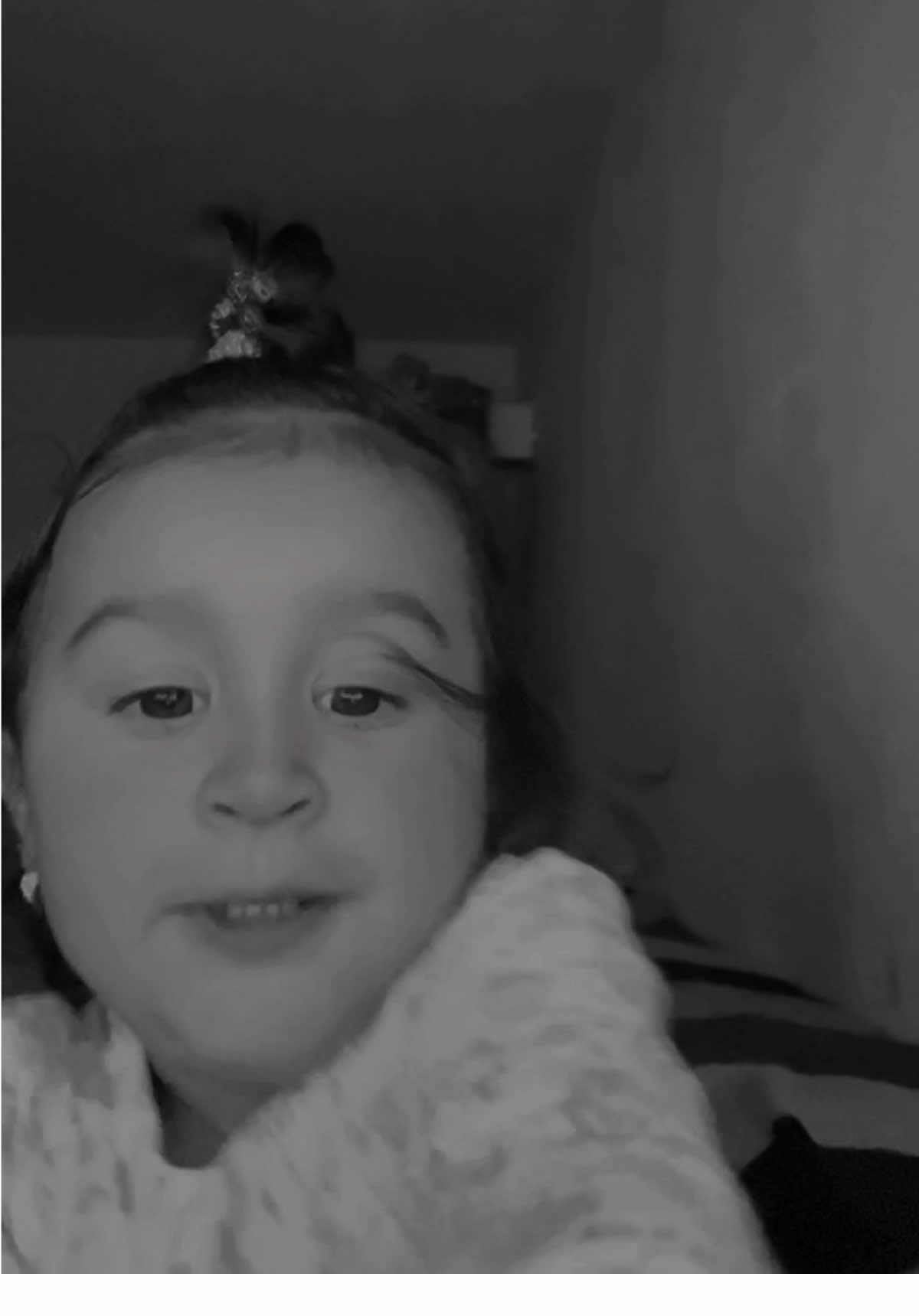 A post by @georgi_d10 on TikTok caption: Te iubim Evelin 🕊️❤️ @Luminita Tudor140 @alina🤍 @Irinaaa🤤 @beatrice.maria69 