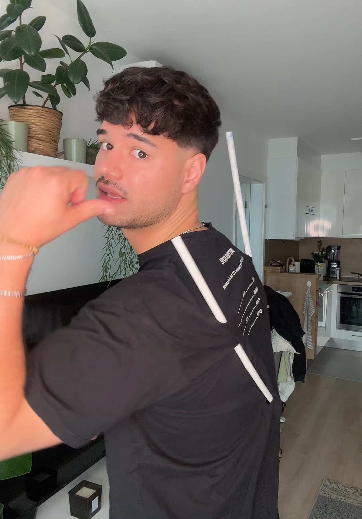 A post by @dordzscerencsingi on TikTok caption: “A kórház területét beteggel megközelíteni szigorúan TILOS és életveszélyes!” #foryou #fyp #fpyシ #fyppp #nekedbe #foryoupage #nekedbelegyen #forupage #foryoupage❤️❤️ #kórház 