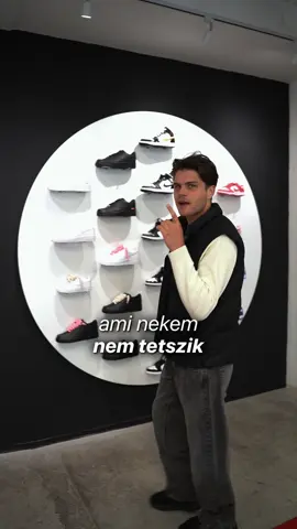 A post by @balazskicks on TikTok caption: Te hordanád valamelyiket? #balazskicks