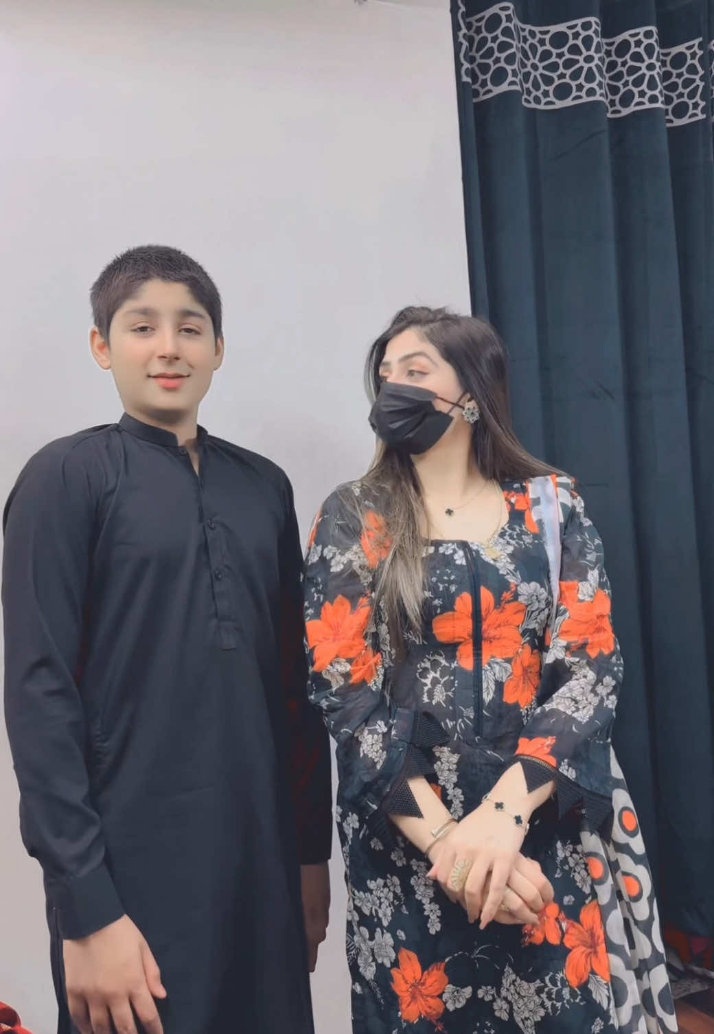 A post by @rabiakhan806 on TikTok caption: Han g le dn gi apni Jan ko 😘❤️🌎@Rabiakhan806 @Subhan khan #rabiakhan806 #foryou_page #foryoupage #foryou #rabiakhan #for 