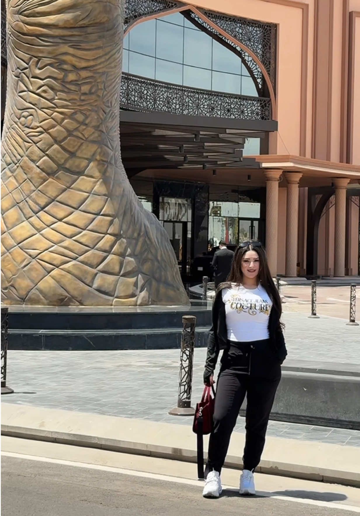 A post by @rahmah_bassam9 on TikTok caption: الله يخلي رئيس 💜👑#رحمه_بسام #جيش_رحمه #العراق #بغداد #fyp 