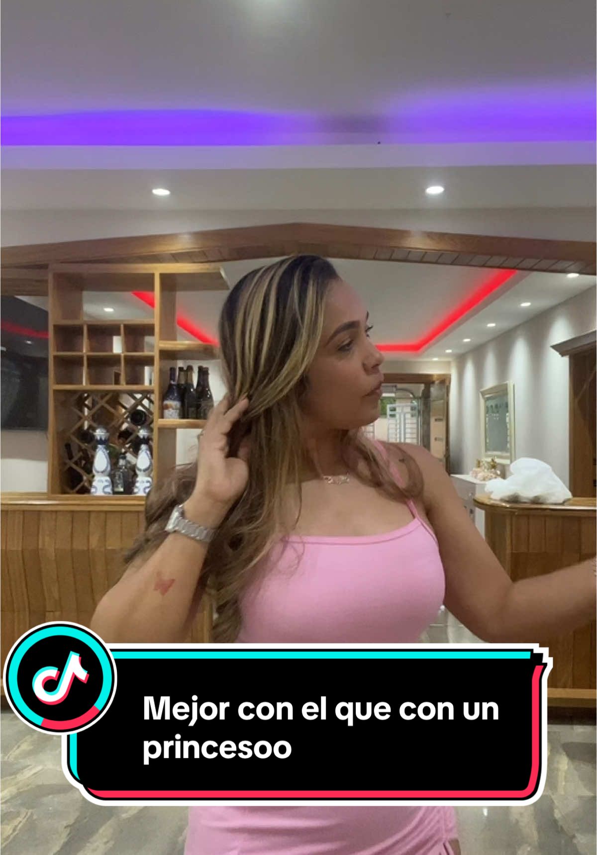 A post by @mariaelena54 on TikTok caption: #paratiiiiiiiiiiiiiiiiiiiiiiiiiiiiiii #hyp #tiktok #tuyo #dembow 