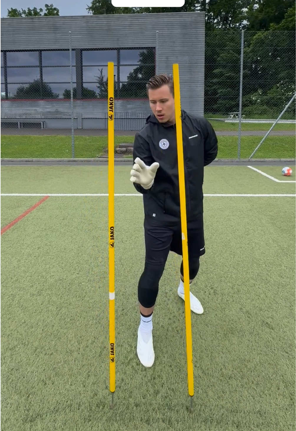 A post by @moderngoalkeeper on TikTok caption: Goalkeeper Bar Challenge #foryou #goalkeeper 