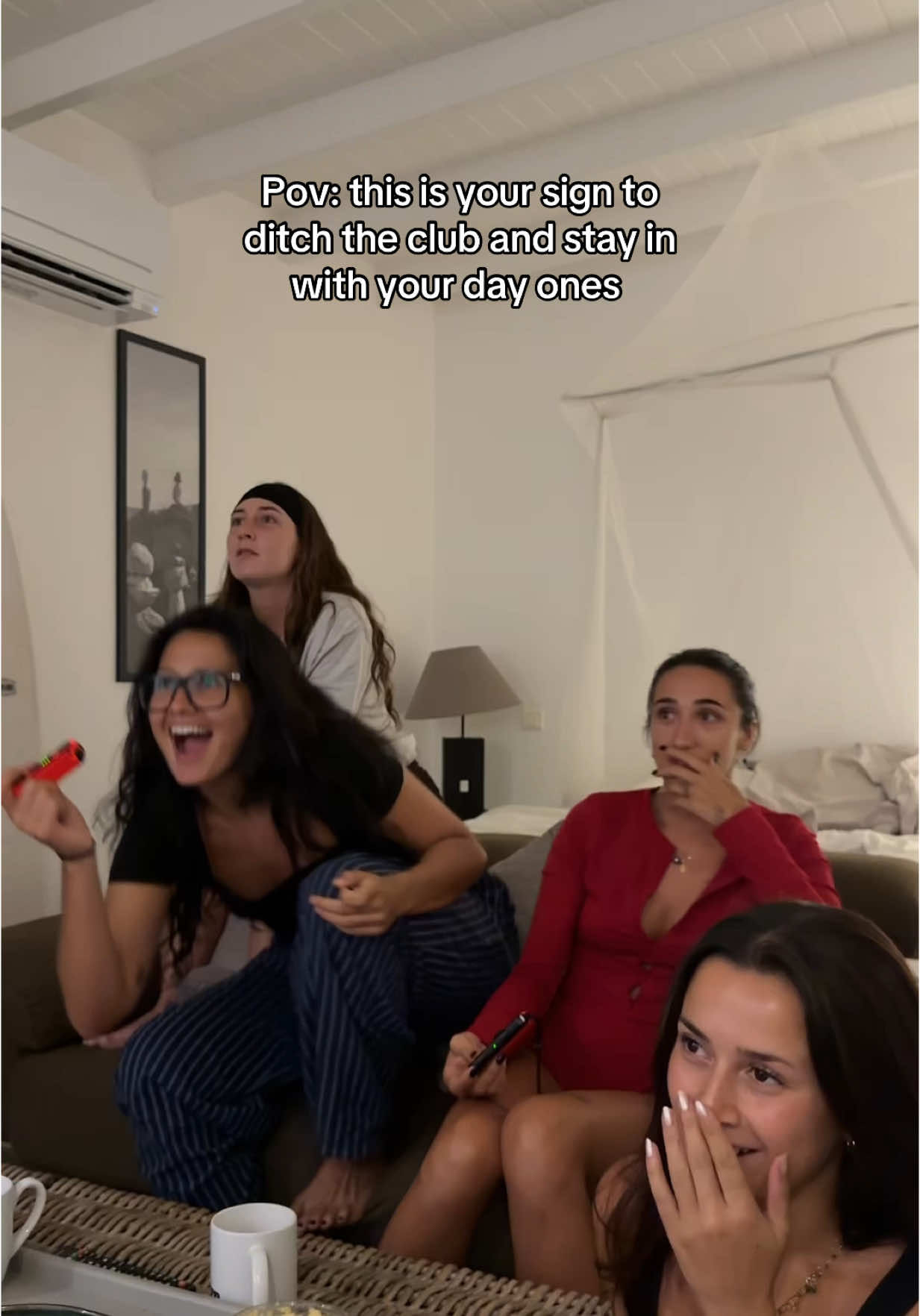 A post by @lolowbatt on TikTok caption: 🎮🥤👩🏼‍🤝‍👩🏽🍿 @chloe.blk7 @vidajad2 @McLy @asapnie 