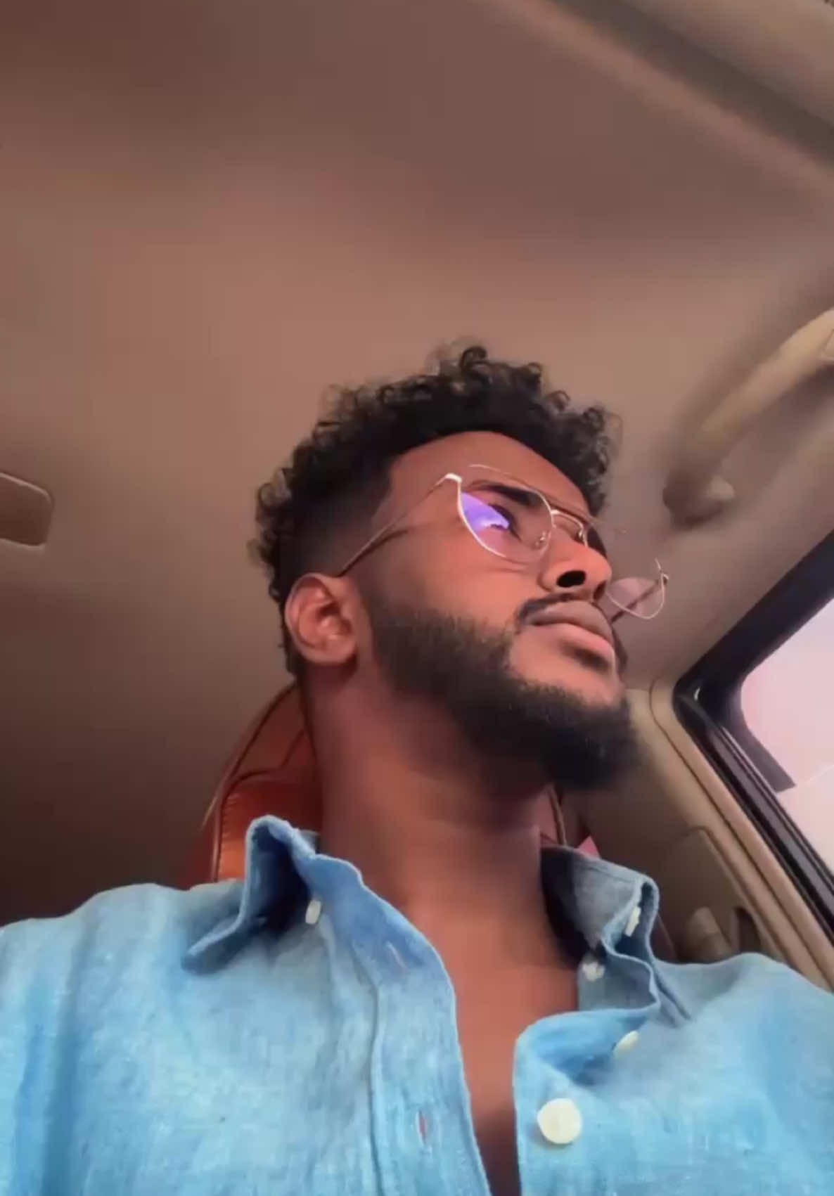 A post by @baana_boi on TikTok caption: Ma isku raacnay hadalkaas 🤩❤️ #baanaboi #queensihaam #axmed_ak2 #lukchman10 #ramlahmed7 #camera_man_yaxye #11elevenstyle 