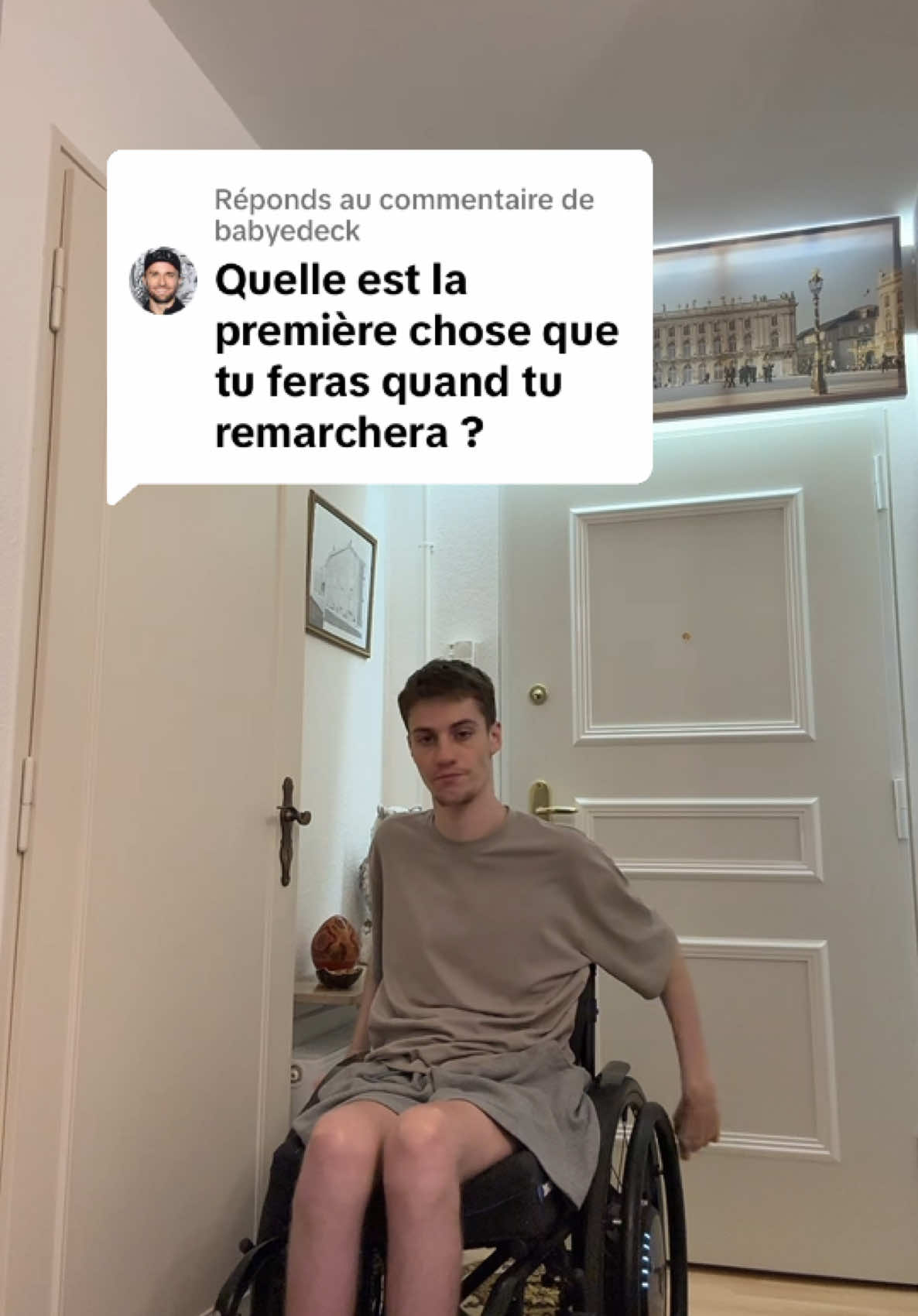 A post by @pattaffix on TikTok caption: Réponse à @babyedeck si tu commentes une photo de toi debout ça m’aide à remarcher 😭