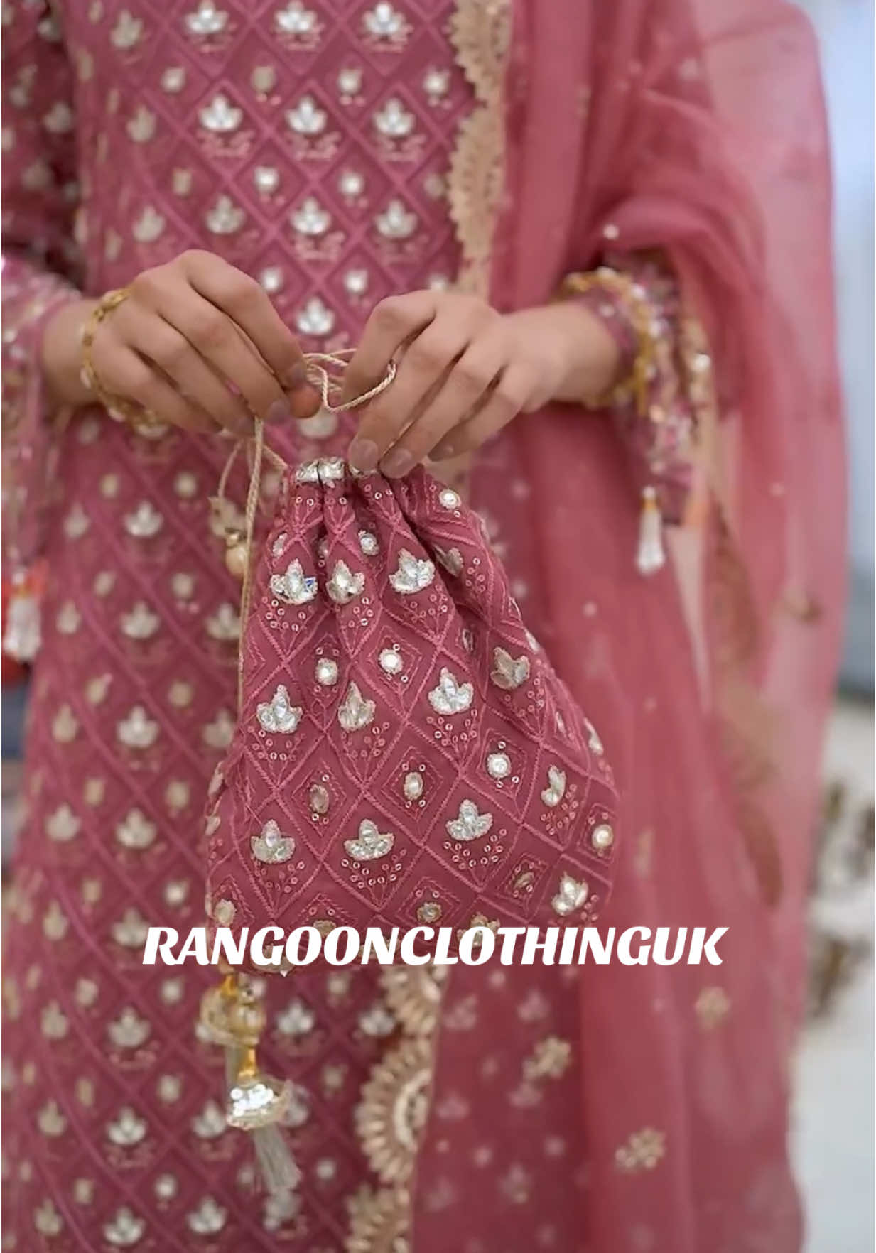 A post by @rangoonclothinguk on TikTok caption: Rangoonclothinguk #rangoonclothinguk #indianwedding #indiantiktok #pakistanifashion #pakistani_tik_tok #fyp #foryoupage❤️❤️ #pakistaniwedding #newcollections #desiweddingvibes 