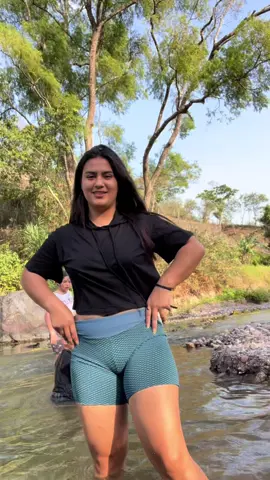 A post by @banessa12318 on TikTok caption: 🌿😍#parati #viral #losbukis🥰🎶🤞favoritas #para #elcamponopara👨‍🌾🌱🌱 