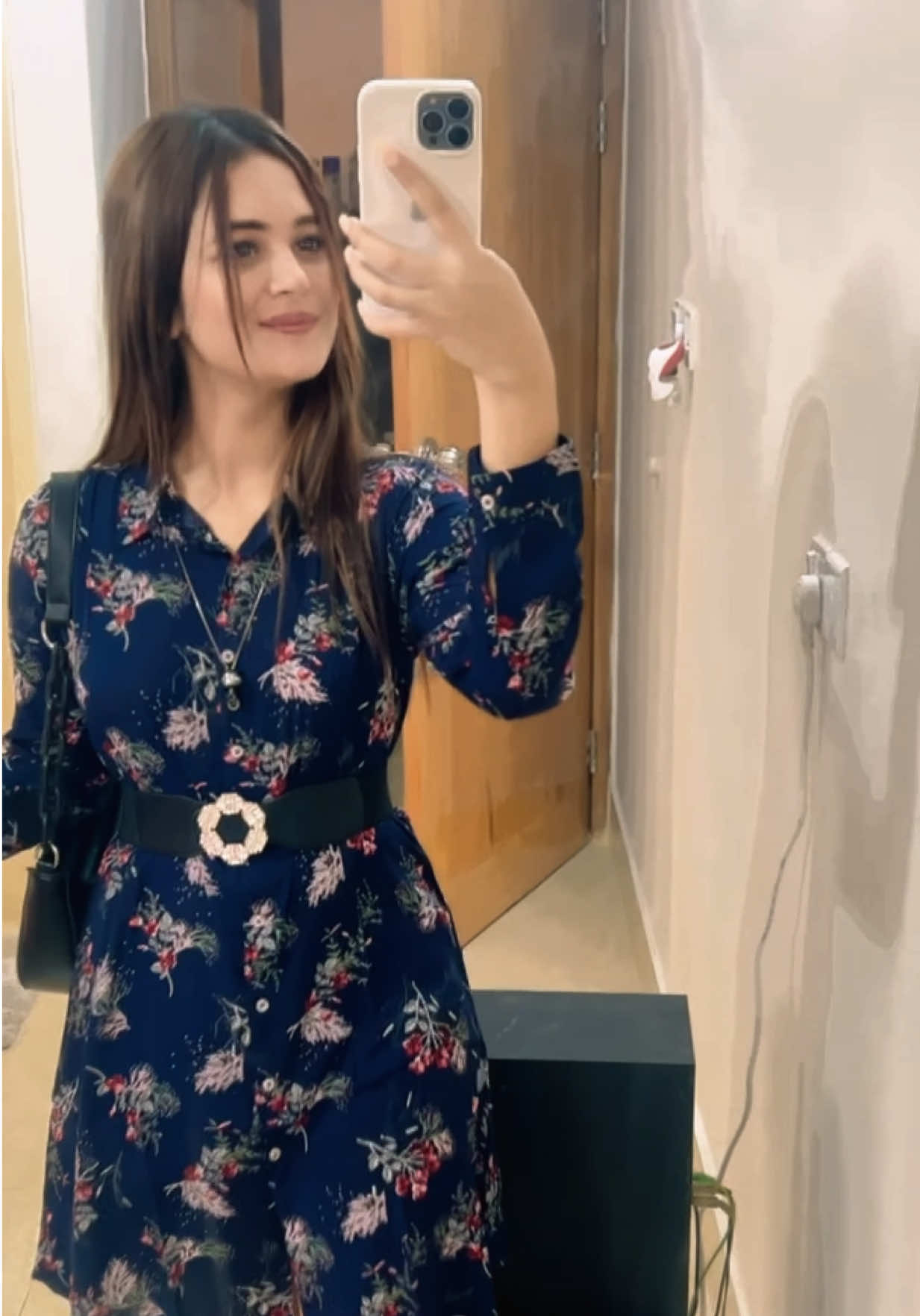 A post by @anamikaoyshe0008 on TikTok caption: যারা যারা আমাকে এত সুন্দর সুন্দর কমেন্ট করো তাদের জন্য ভালোবাসা ❤️‍🥰#anamikaoyshe 
