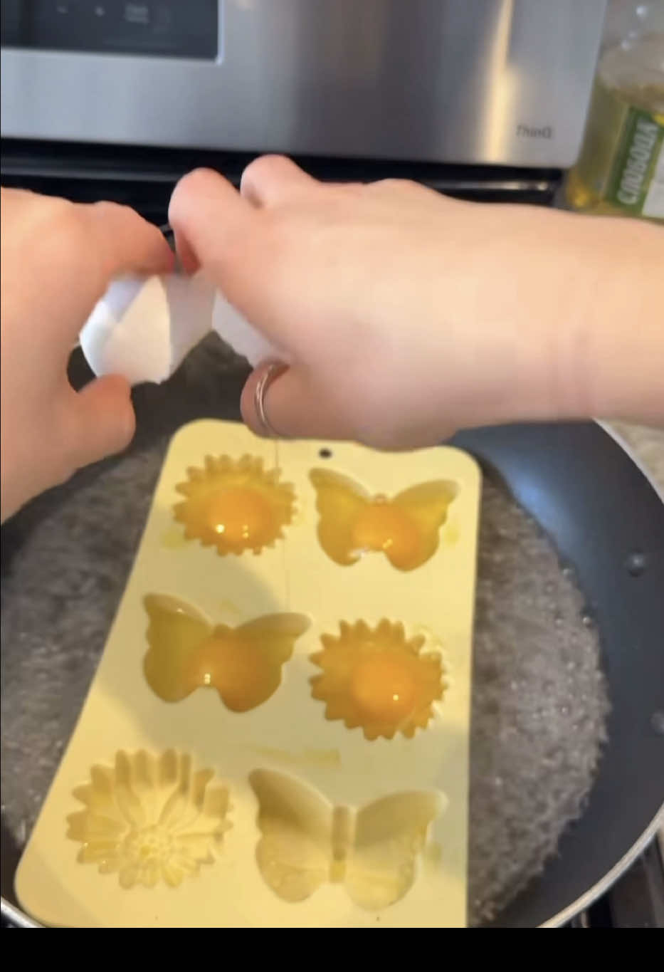 A post by @mispastelitos_ on TikTok caption: qué pensamos?🥚 @KatSi_АdviceMom🫧 