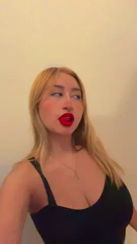 A post by @cam2blea_ on TikTok caption: Dile q estás ocupadaaa😋 #fyp #cam2blea #parati #xyzcba #viral #mx #com 