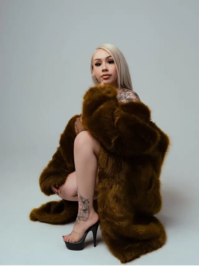 A post by @moneykbbyy on TikTok caption: Pressure 🤏🏻😻