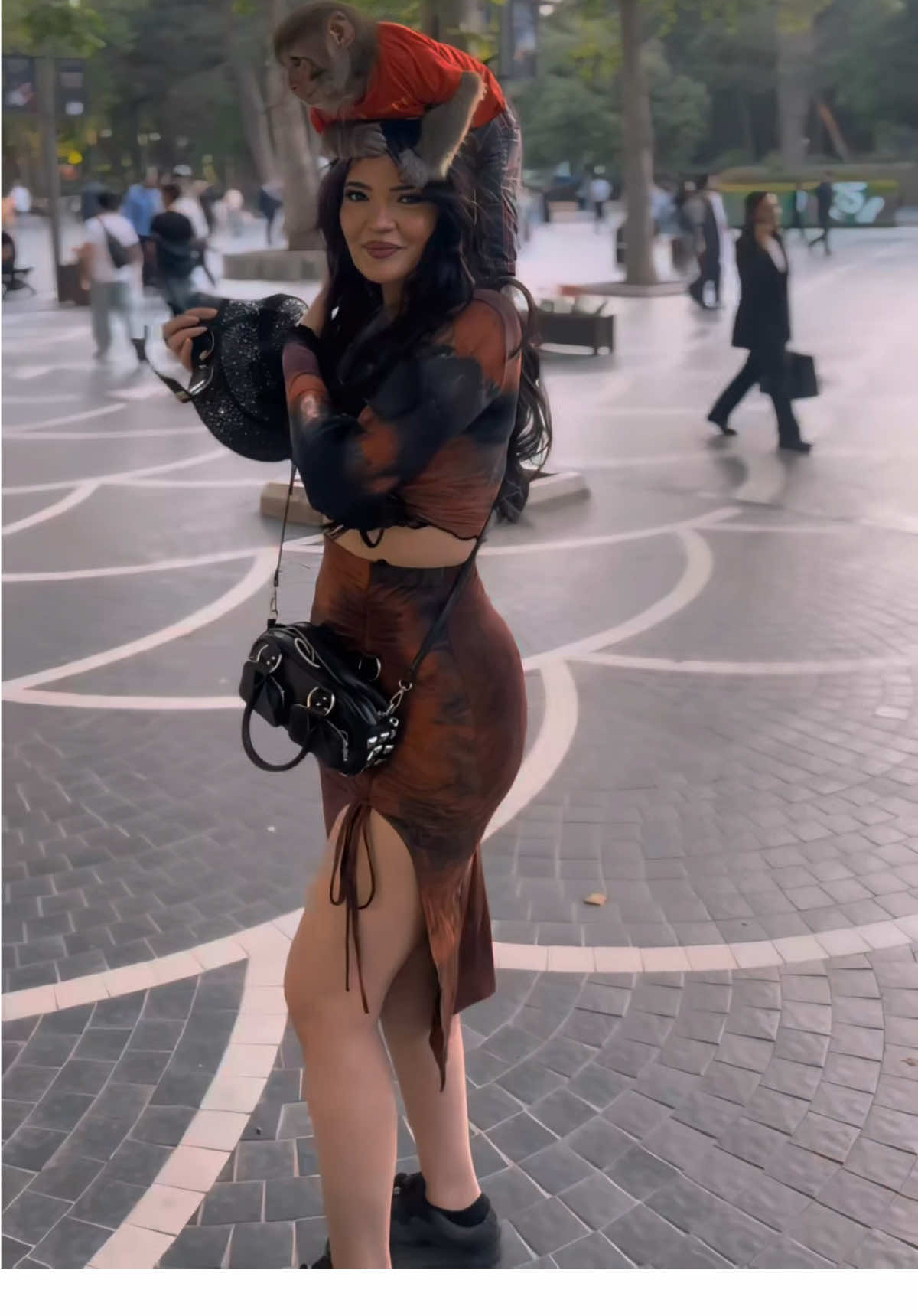A post by @cocosayy on TikTok caption: BUNU DA SEVDİK TEPEMİZE ÇIKTI 🐒❤️#fypp #flypシ 