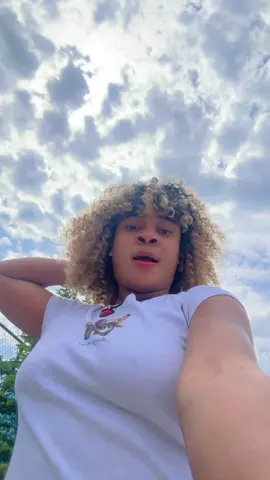 A post by @priscigel on TikTok caption: #foryou🇨🇦🇨🇦🇨🇦 #foryou 