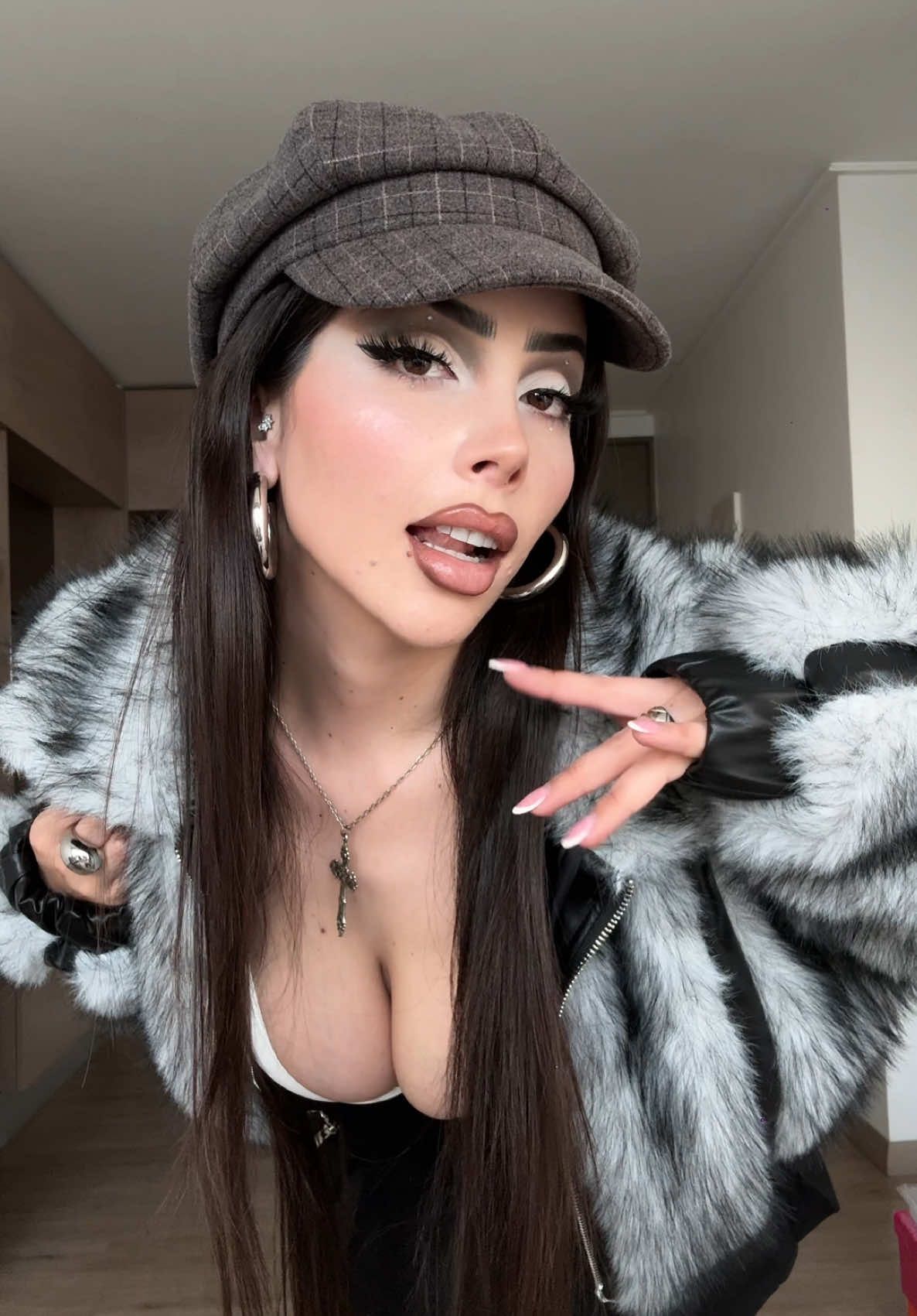 A post by @vaimonroe on TikTok caption: que opinan? 😍 #fyp #foryou #parati #grwm #outfit #look 