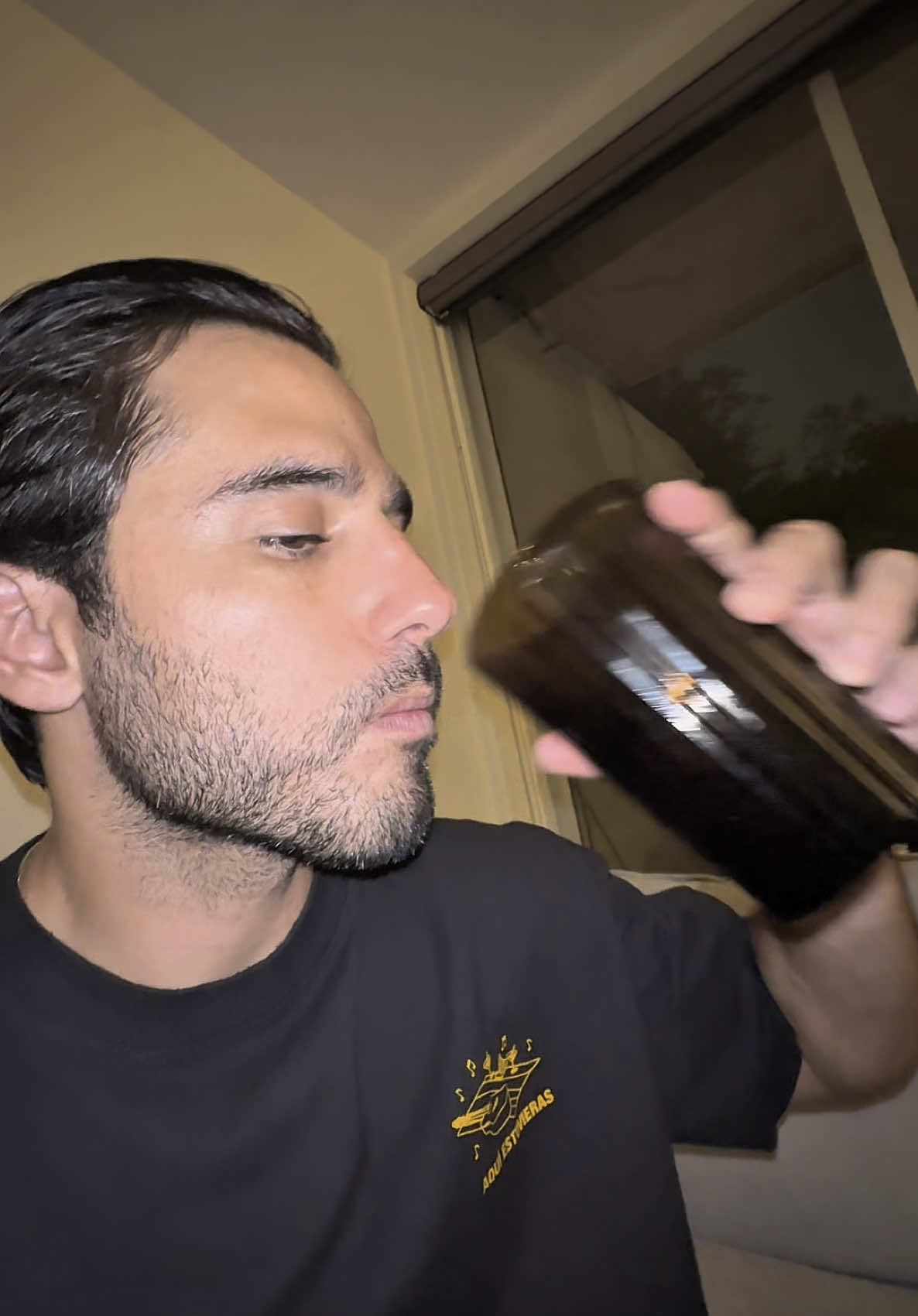 A post by @esteban_said on TikTok caption: me salvo la vida mi nueva lavasecadora Bespoke AI Laundry Combo de @samsungmexico con AI OptiWash & Dry, lava y seca perfectamente, esta super fácil de usar y mega versátil! #BeSpokeAI