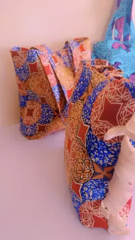 A post by @bodysamuka on TikTok caption: #sewwithkorpo #creatorsearchinsights #viral #totebag 