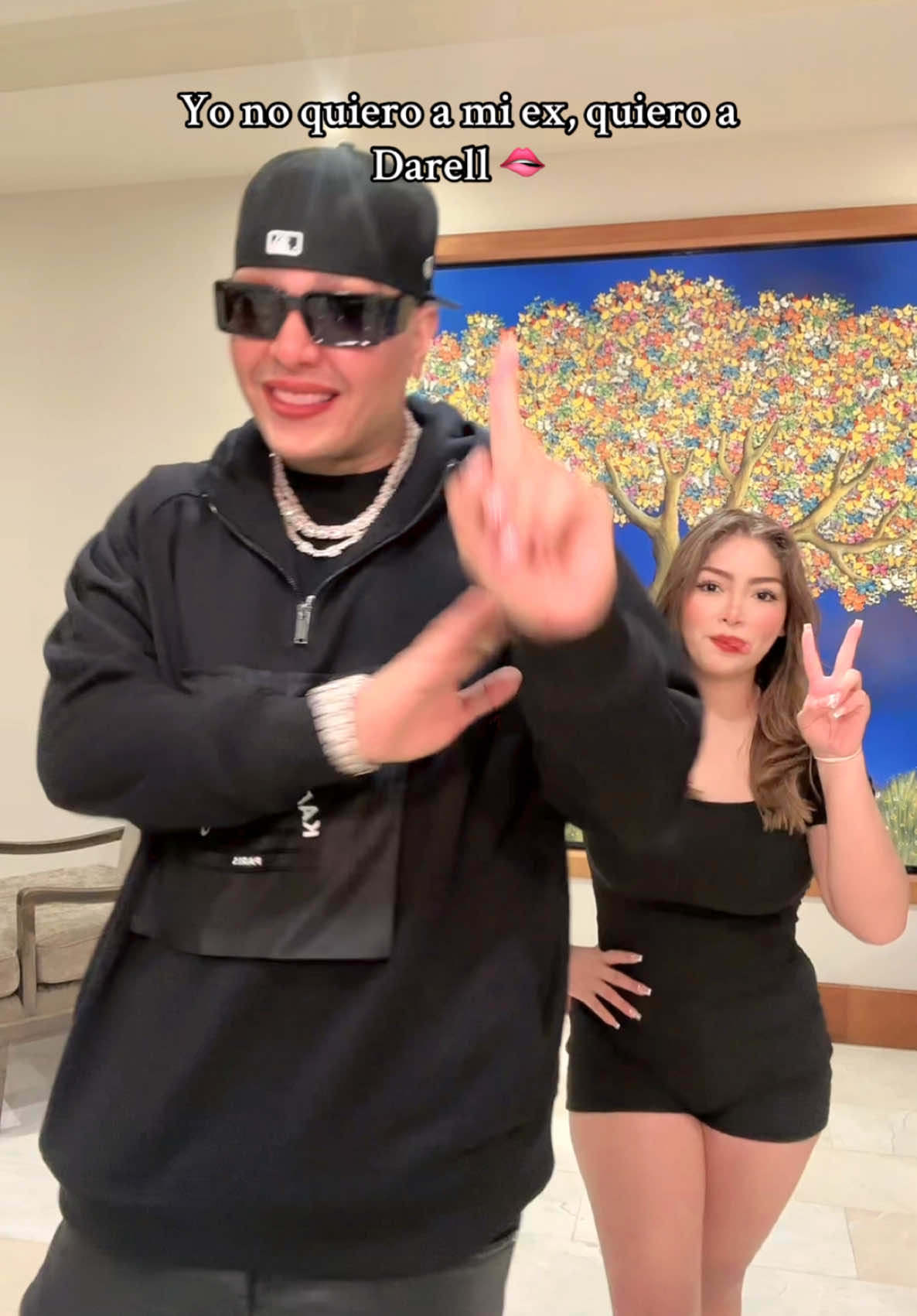 A post by @carolvillanes on TikTok caption: Amamos a @Darell 😇