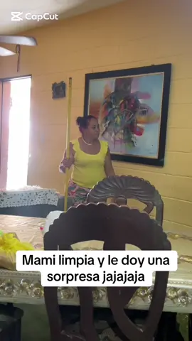 A post by @yomisantos7 on TikTok caption: Uno no puede jugar aquí jajajaj. #fyp #fypシ 