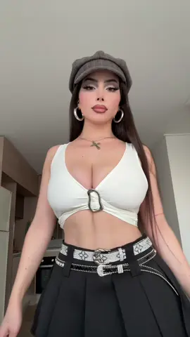 A post by @vaimonroe on TikTok caption: #fyp #foryou #parati 