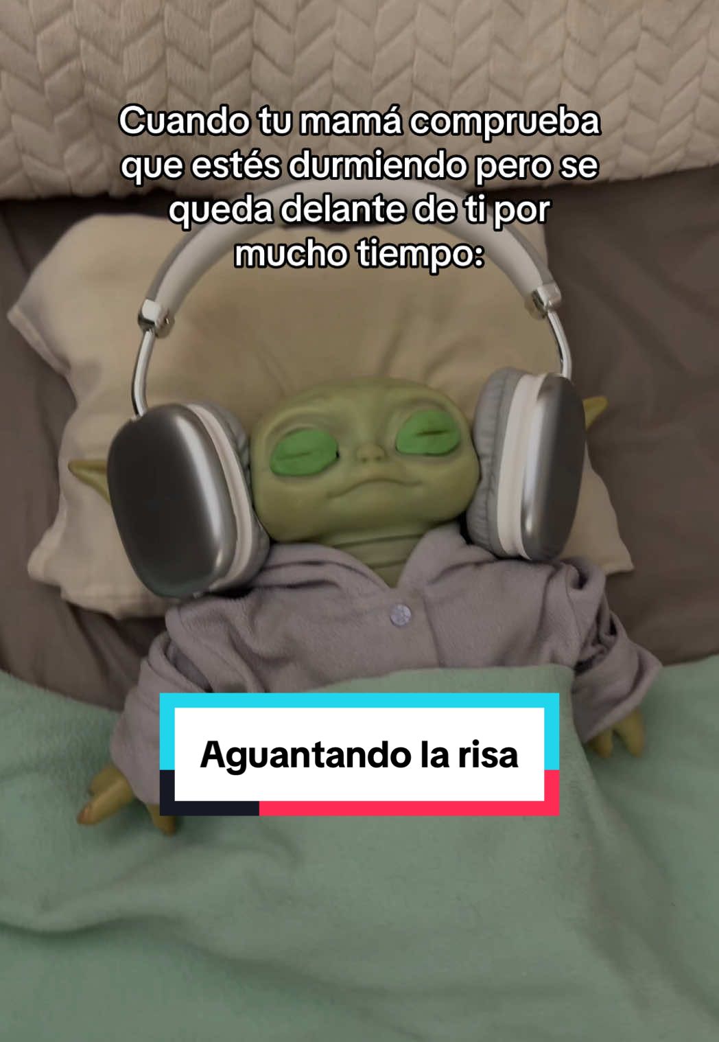 A post by @yodabeibi on TikTok caption: El verdadero “el que se ría pierde” 💀 #humor #fyp #meme #sueño 