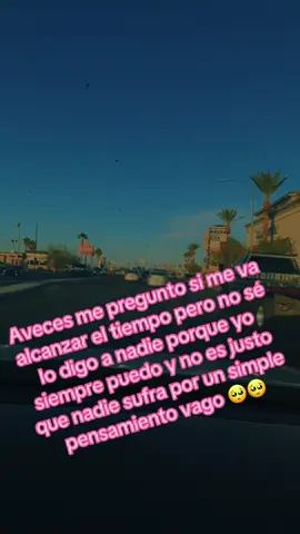 A post by @ludim_cardona on TikTok caption: 🥺🥺#distacia #pensamientos #sad #noesnada 