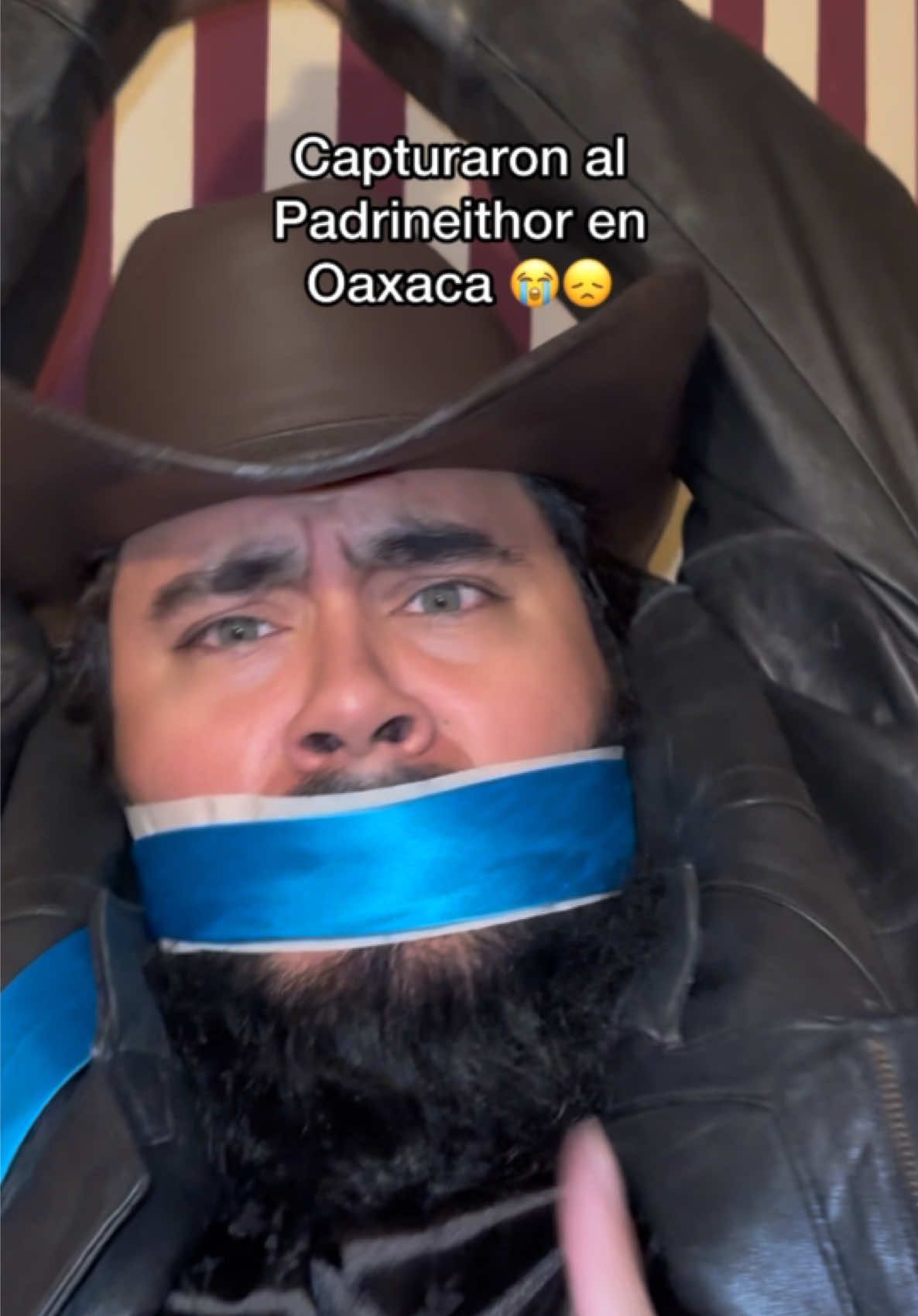 A post by @thepadrineithor on TikTok caption: Quién será el héroe que rescate al padrino 😰😭 #humor #memes #reaccion #thepadrineithor #mexico #padrineithor