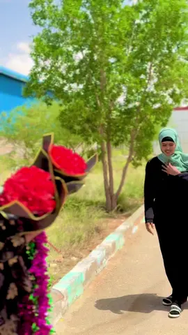 A post by @alinainabeerdon on TikTok caption: Welcome queen ❤️ iyo abti mcn@Rahmoroose🦋 #teamalinainabeerdoon #puntlander🇸🇱 #garowe_puntland_🇸🇱🇸🇱 